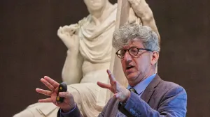 photo of Kenneth Lapatin giving talk in front of sculpture of George Washington