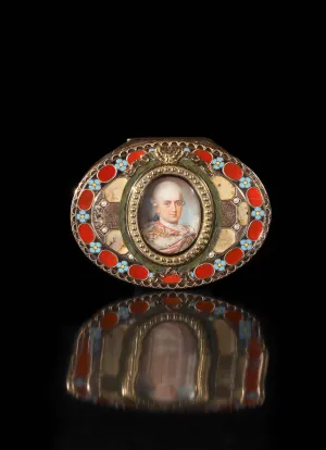 snuffbox with portrait of man at center